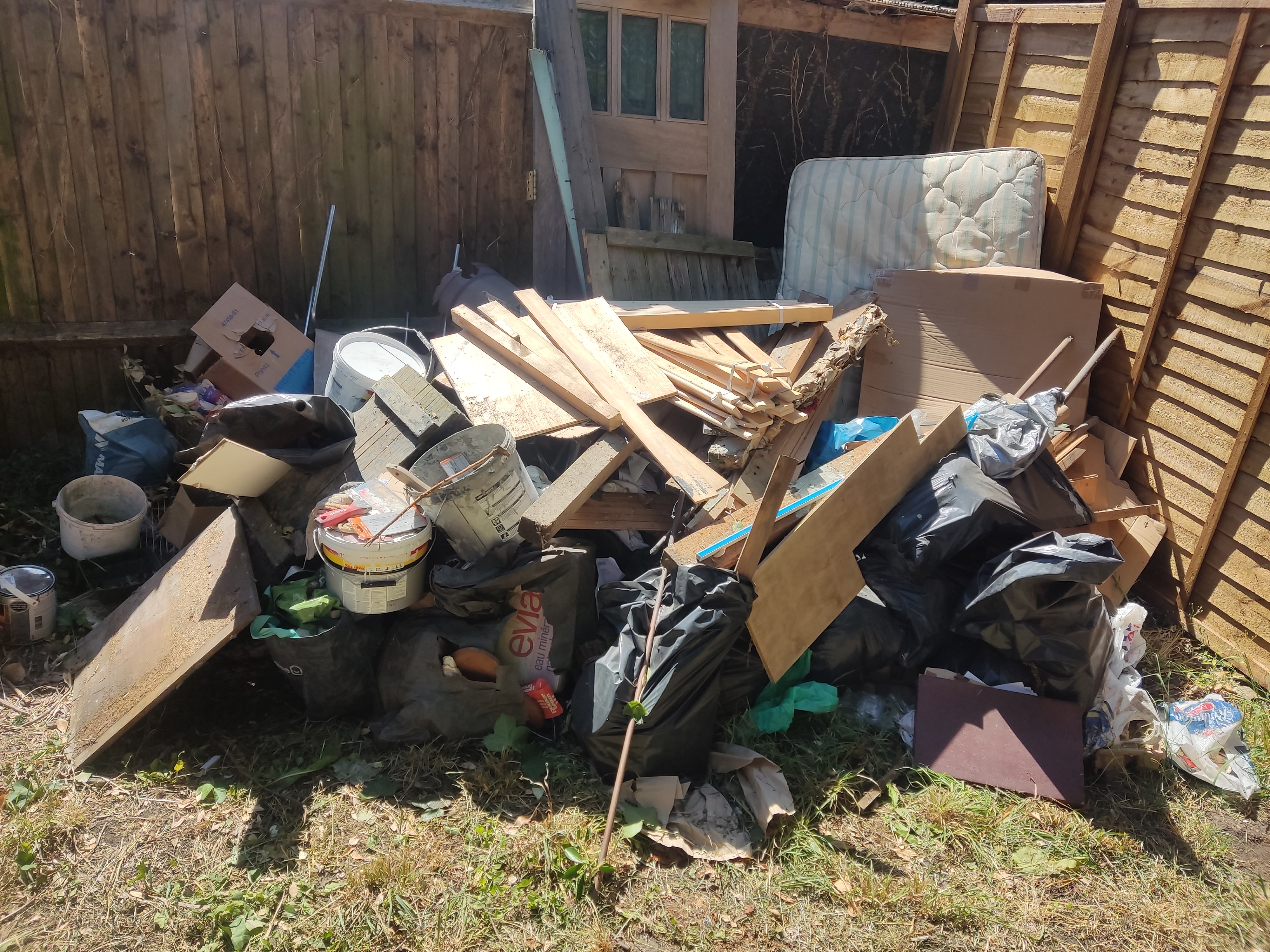 Rubbish removal in Barnet EN4 EN5 – waste clearance and bulky item removal