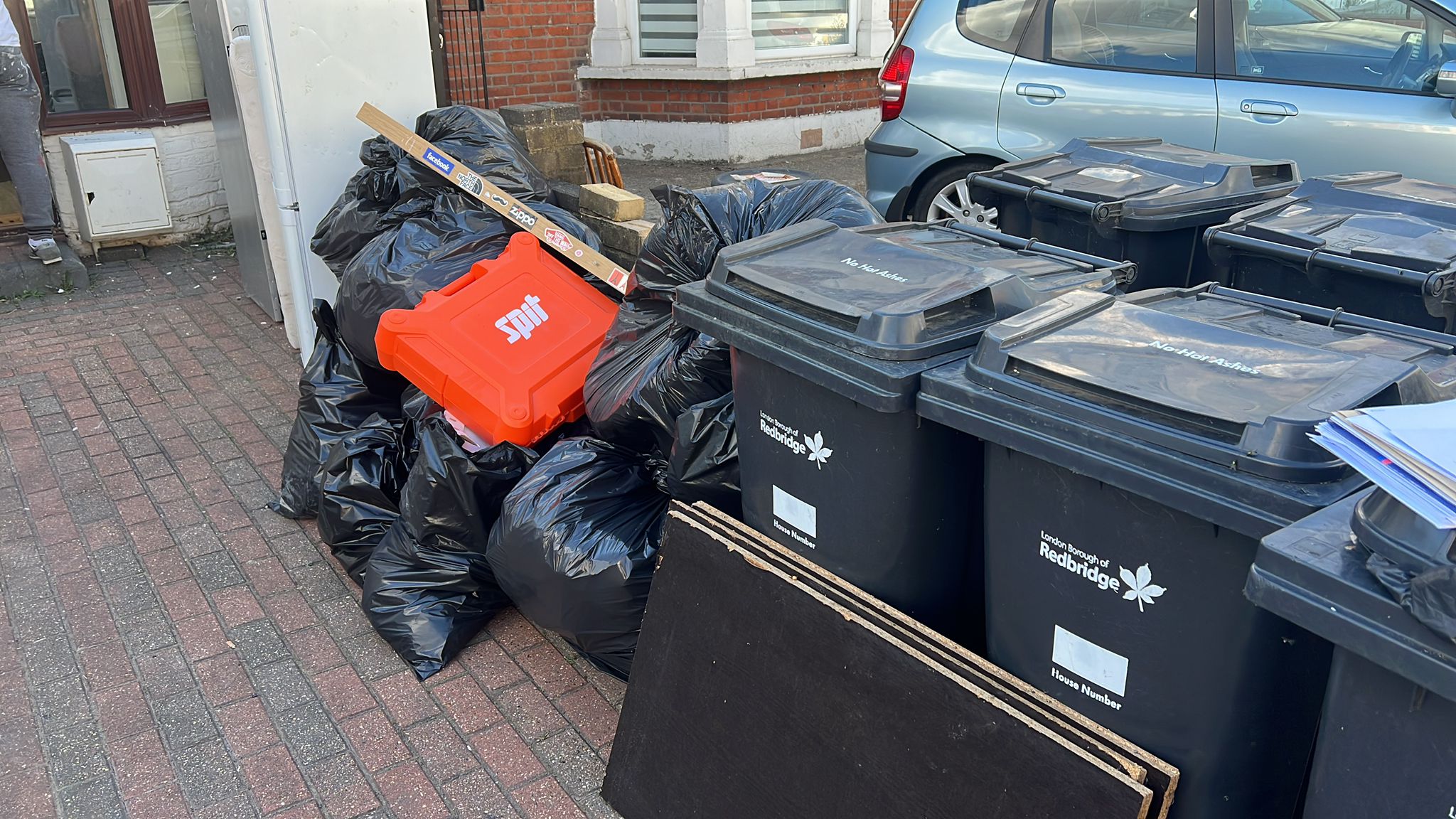 Rubbish removal in Redbridge IG4